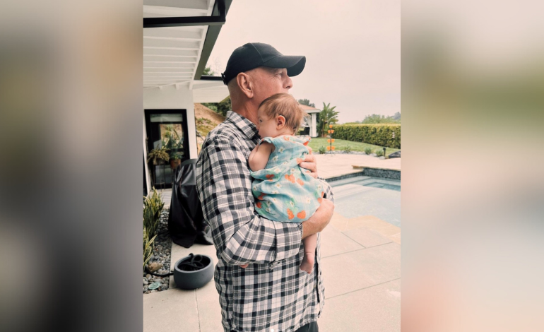  Bruce Willis es muy dulce como abuelo